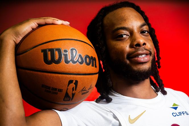 队记:明天骑士客战篮网 德安德烈-亨特因膝盖挫伤出战成疑