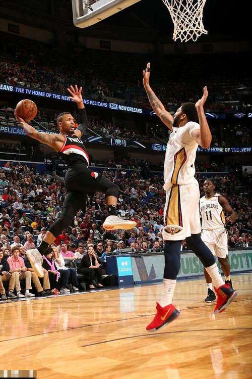 这么恐怖的嘛！黄蜂全场轰下136分 10人出战9人得分上双！