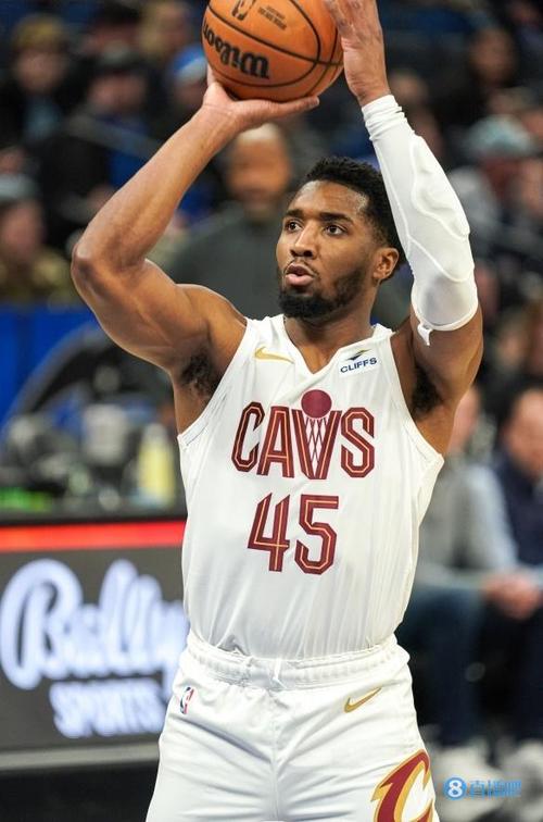 末节乏力了！米切尔25中12砍31分 第三节21分&末节4中0且2失误