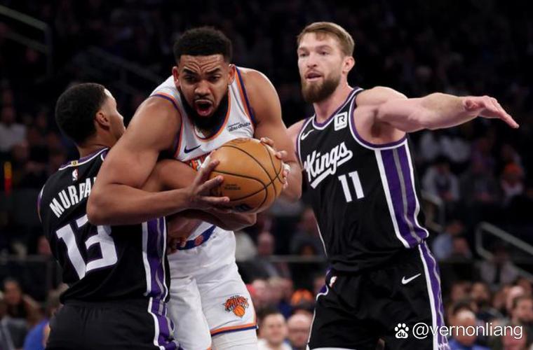 得支棱起来啊！米切尔上半场7投3中仅得8分 球队落后尼克斯15分