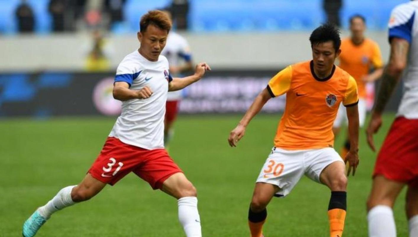 雪上加霜！茹子楠破坏对方进攻单刀，被直接红牌罚下