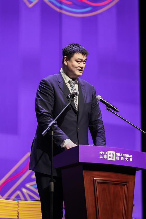 👀现在的生活状况如何？姚明接受专访笑谈：吃饭 睡觉 打魔兽~