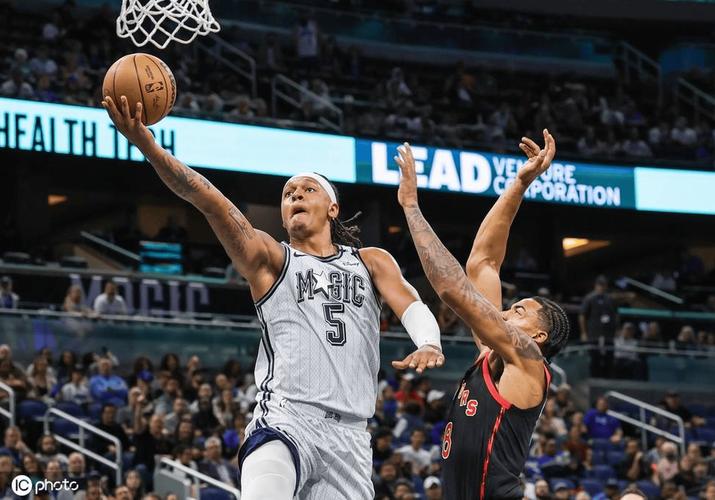 有点火气！盖耶抢板与班凯罗起冲突顶牛 前者吃到1次技术犯规