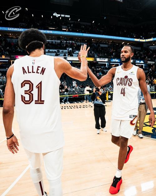 骑士客战篮网先发：米切尔+梅里尔+莫布里+阿伦+杰伦-泰森