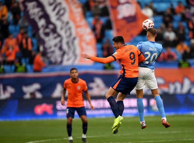 足球报：从趋势来看深圳新鹏城无限接近“上岸”，保级在望