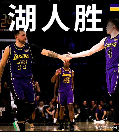 夺笋啊！美媒恶搞：东契奇、里夫斯、布朗尼仨人合砍74分 ​​​