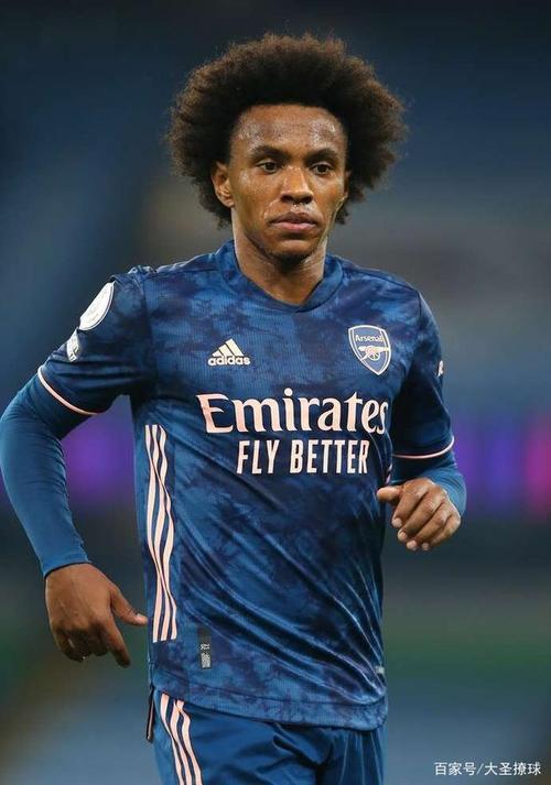 哥们你谁啊?阿森纳聚餐一人裹得严严实实,鞋子950镑帽子410镑