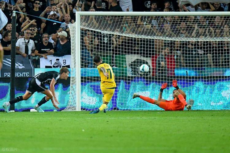 锋线进球荒!米体:恩昆库希门尼斯意甲仍0球,米兰靠其他人进球