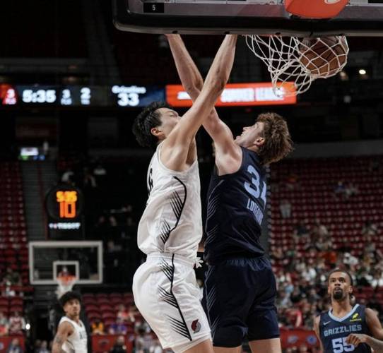 媒体人：背靠背库里对着约基奇和杨瀚森连续惩罚 实在是太可怕