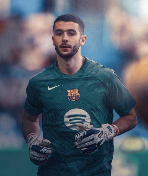 世体：巴萨18岁中场胡安-埃尔南德斯合同将到期，巴黎有意免签