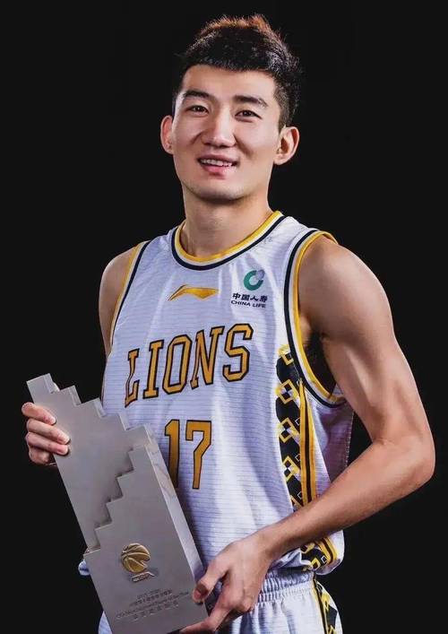 热身赛：周琦14分10板 孙铭徽14分12助 四川全运男篮胜璞园柏力力