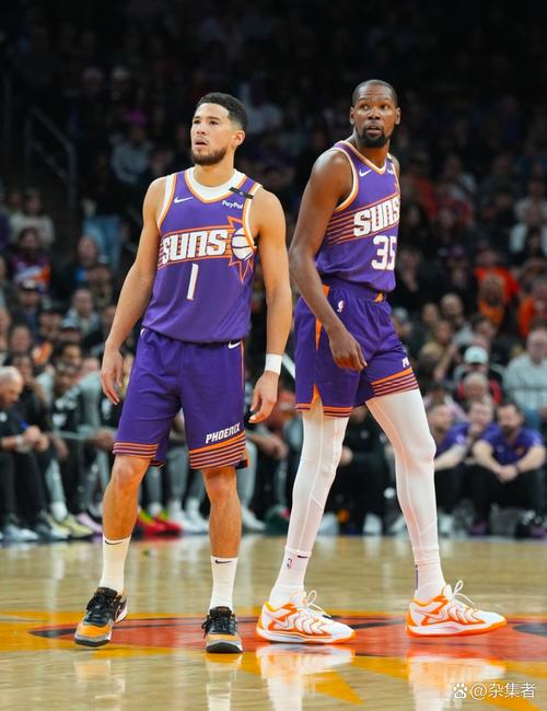 末节连续高难度三分!布克26中11&三分12中5空砍34分5板10助