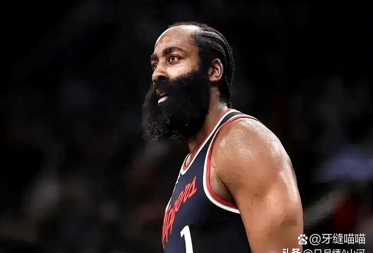 卢:哈登和小卡第三节同时体力不支 前者上半场曾主动要求下场