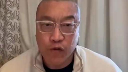 马健谈里夫斯压哨绝杀：看来湖人有2个东契奇啊 那要詹姆斯干嘛？