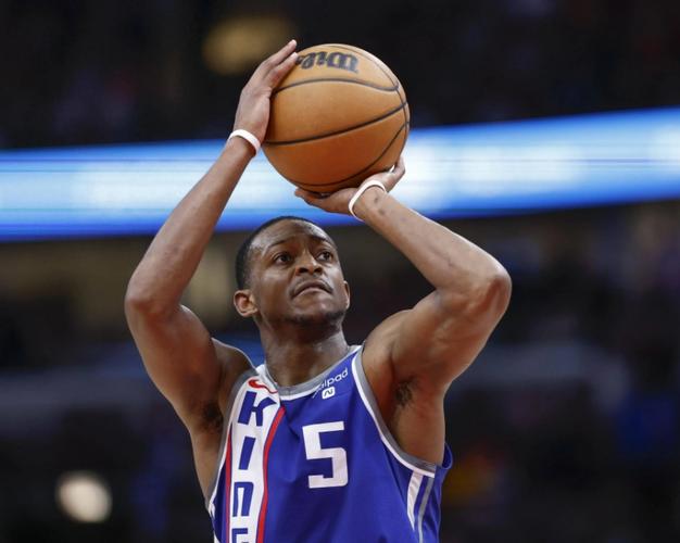 贝尔：火箭迫切需要福克斯这样的控卫 但这种交易不太可能发生