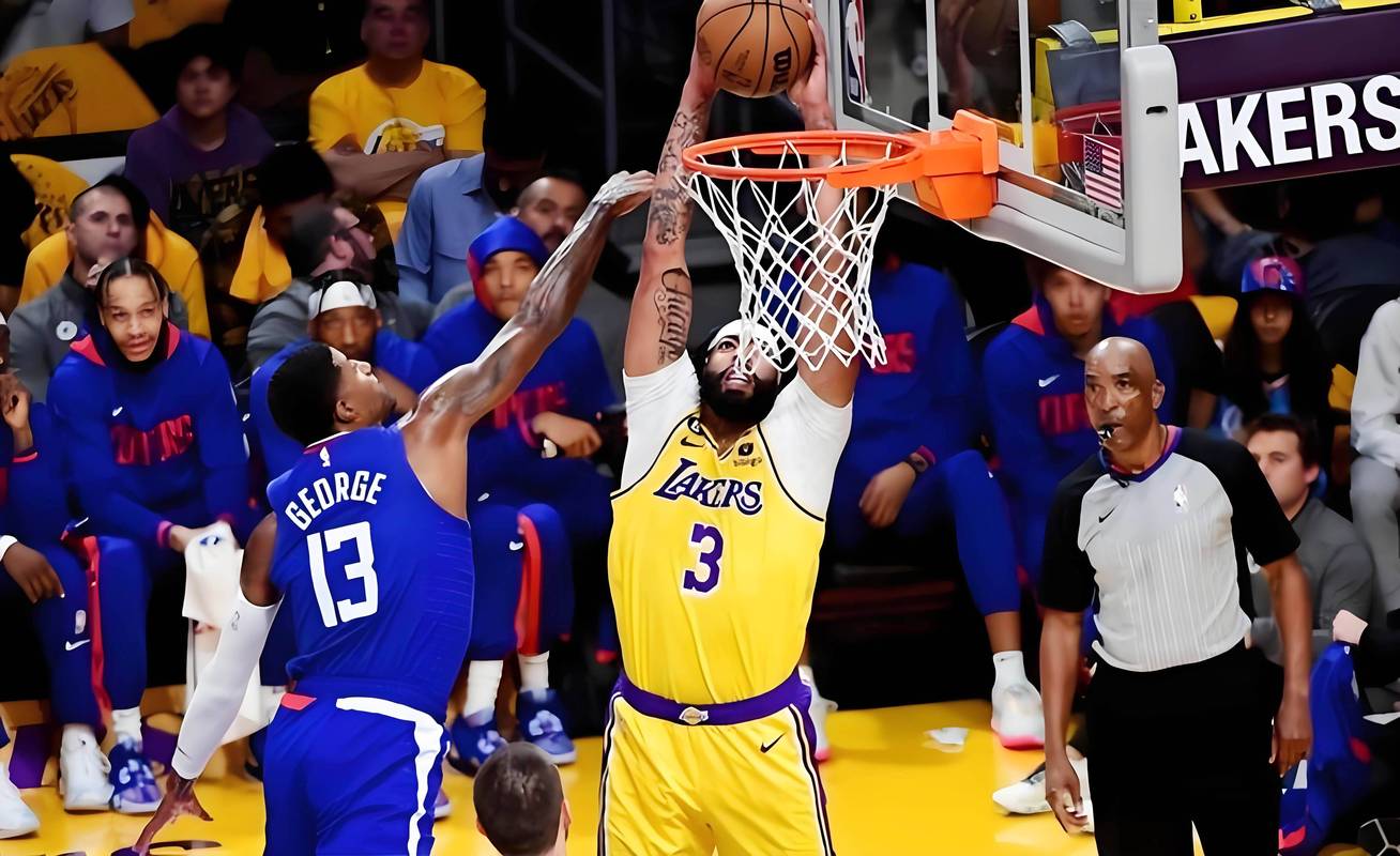 再遭伤病!浓眉首节小腿受伤退赛 6分半4中2拿到4分4板1断