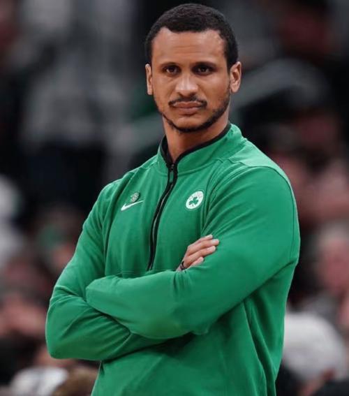 马祖拉： 对将录像课转化为场上表现感到满意 球员吸收能力很强