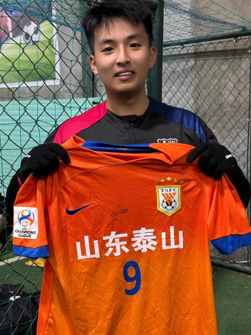 泰山助教：球队所有人都希望瓦科留队，球员转会很正常，祝福瓦科