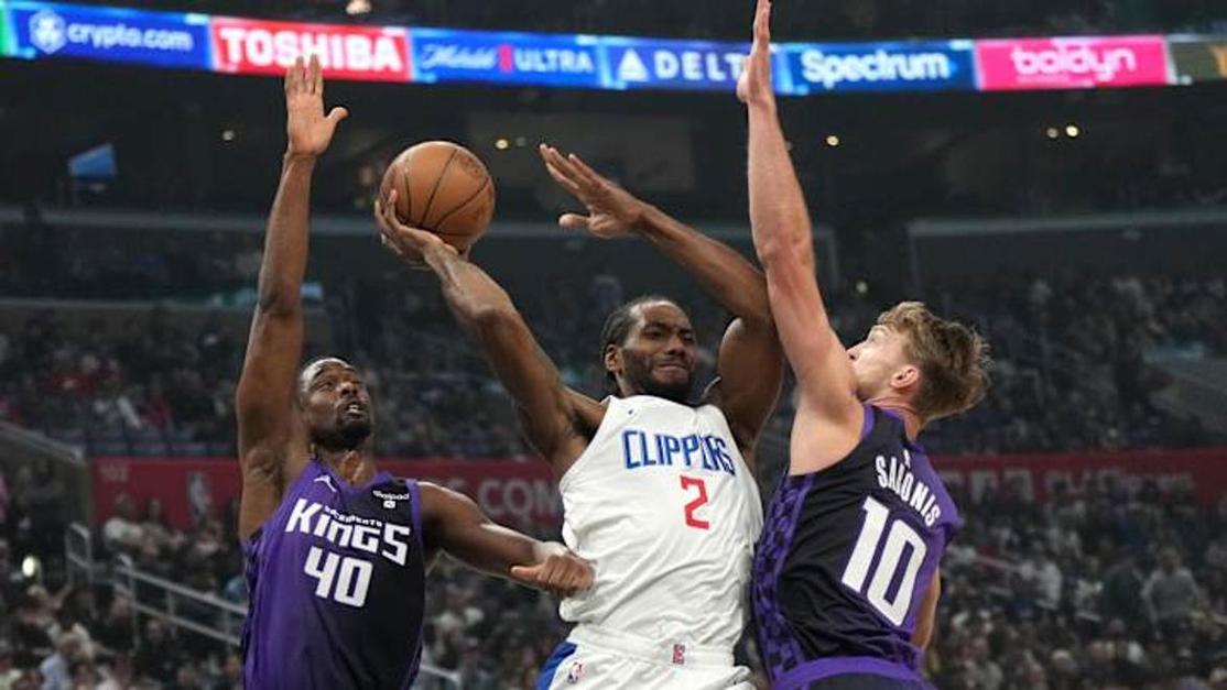 压哨中投险胜!哈登:莱昂纳德 绝杀 就是这么简单