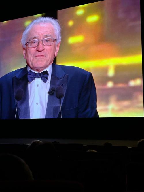 女主持：男人60岁还能生小孩 KD：罗伯特-德尼罗80岁还生了