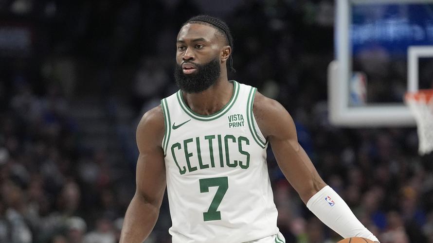 杰伦-布朗:裁判纵容对手对我有太多身体接触 真的受够这破事了