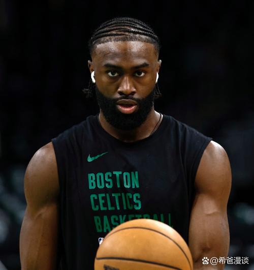 杰伦-布朗:蒂尔曼方方面面都做到了极致 末段表现堪称现象级