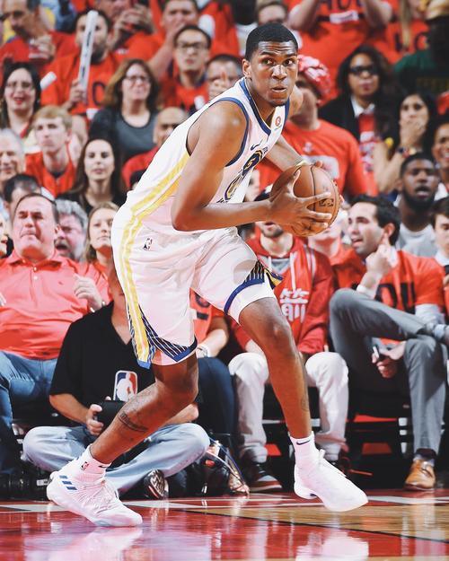 略有回落！罗林斯出场36分钟13中8 拿到16分4板8助2抢断