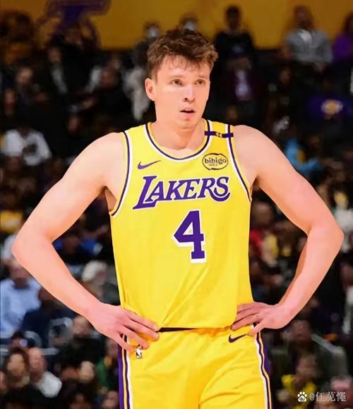 古德温：布克是天生的竞争者 他是球队的领袖对我们要求很严格