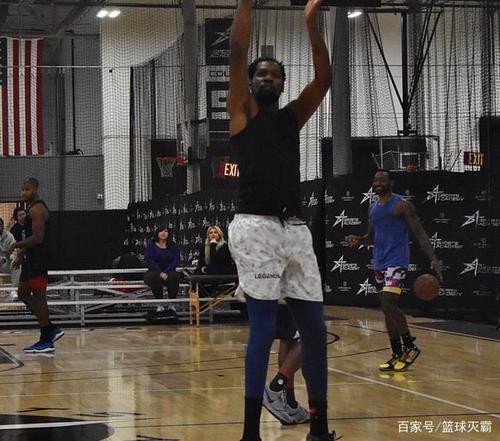 女主持：若以后你的孩子不擅长体育运动咋办？KD：那是我的原因