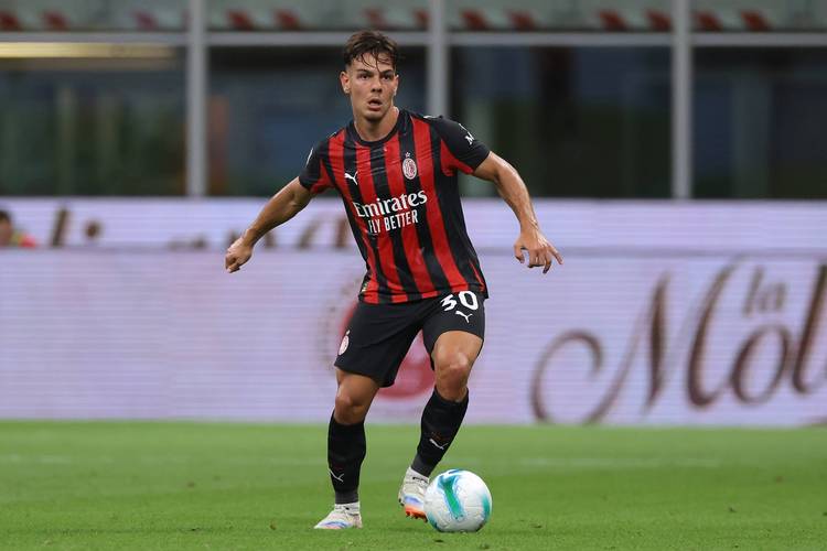 迪马：佛罗伦萨倾向于内部提拔体育总监，技术总监戈雷蒂可能接任