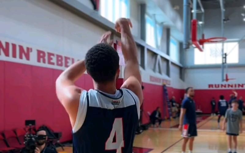 库里：我推荐别人学克莱的投篮 我的投篮不标准但能让我快速出手