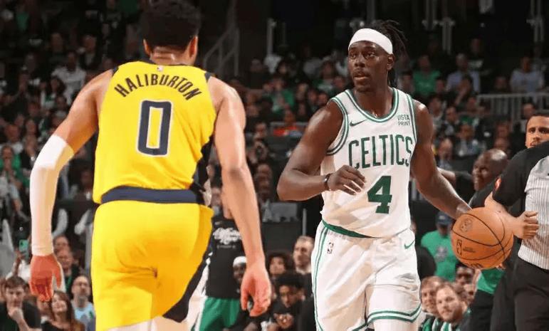 霍勒迪:里斯的投篮和能量让进攻空间打开 他鼓舞了士气&太关键了