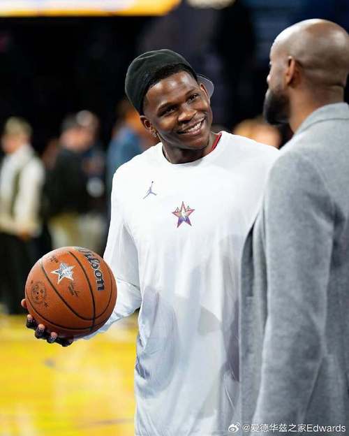 森林狼官方:爱德华兹因右腿筋拉伤 明天对阵爵士出战成疑