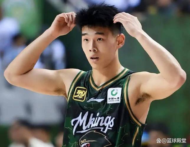 媒体人：林葳的运动战表现依然挣扎 需尽快适应NCAA的节奏和强度