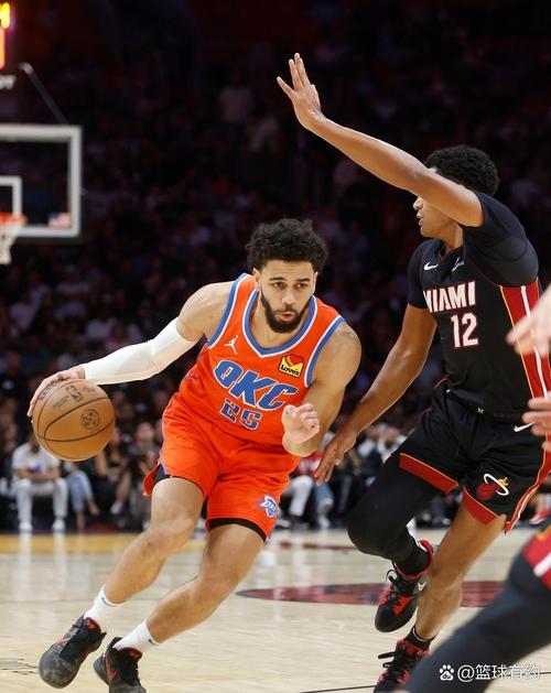 详细阅读:内外开花!米切尔半场12中7独得22分 三分5中3 内外开花!米切尔半场12中7独得22分 三分5中3